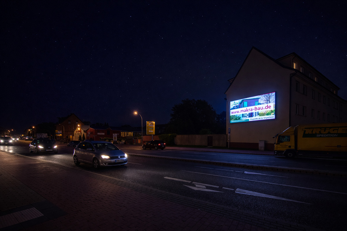 LED-Videowand Güstrow bei Nacht