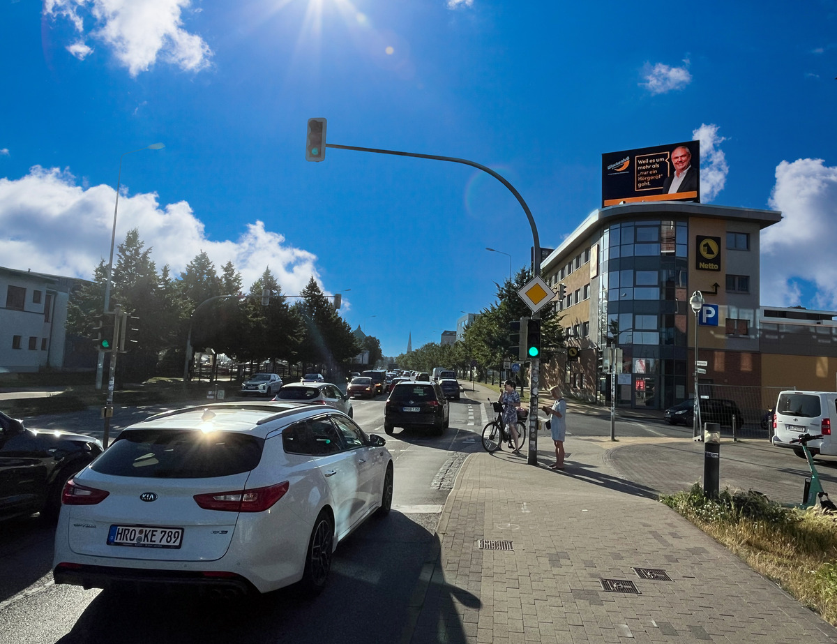 LED-Anlage Rostock bei Nacht